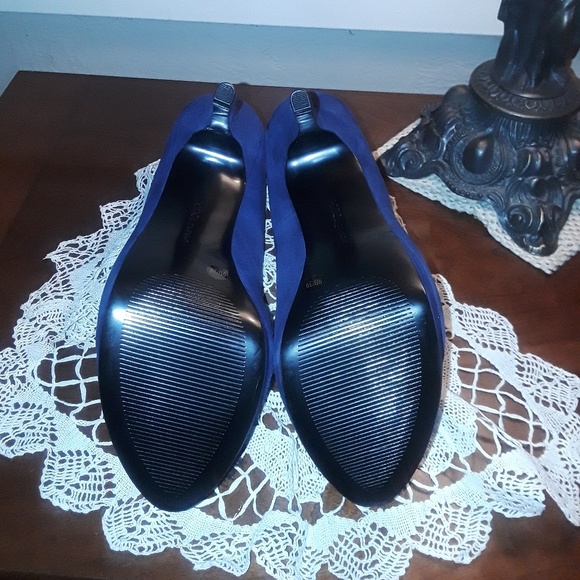 Blue Suede Pumps as 9m - Picture 3 of 8